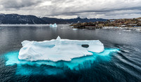 071 - Iceberg in harbour