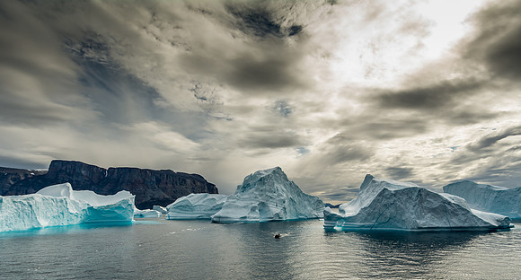 060 - Uummannaq harbour icebergs